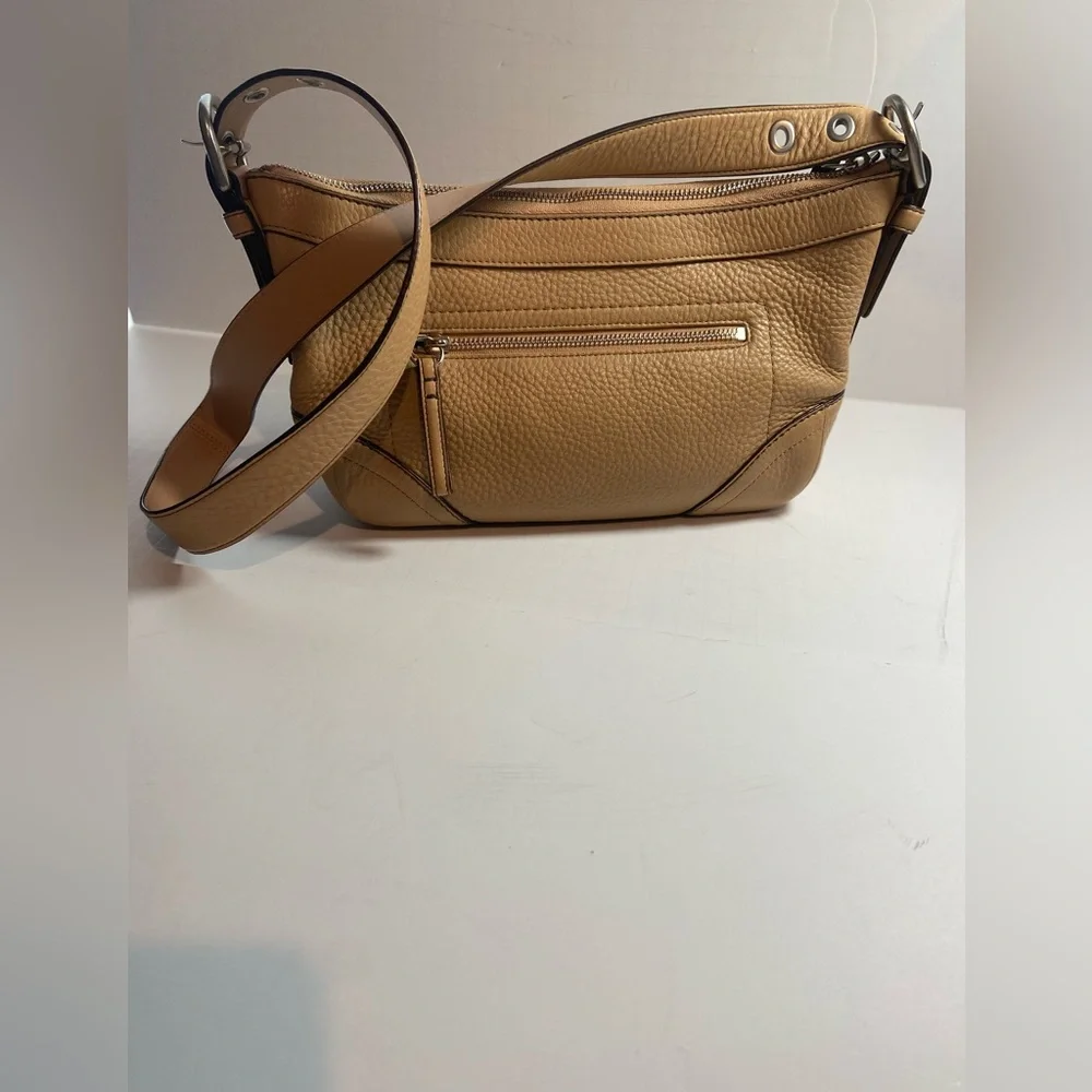 Coach~Vintage~Madison~Tan~Soft
Pebbled Leather~Shoulder Bag~Top Zipper Closure - Picture 6 of 14